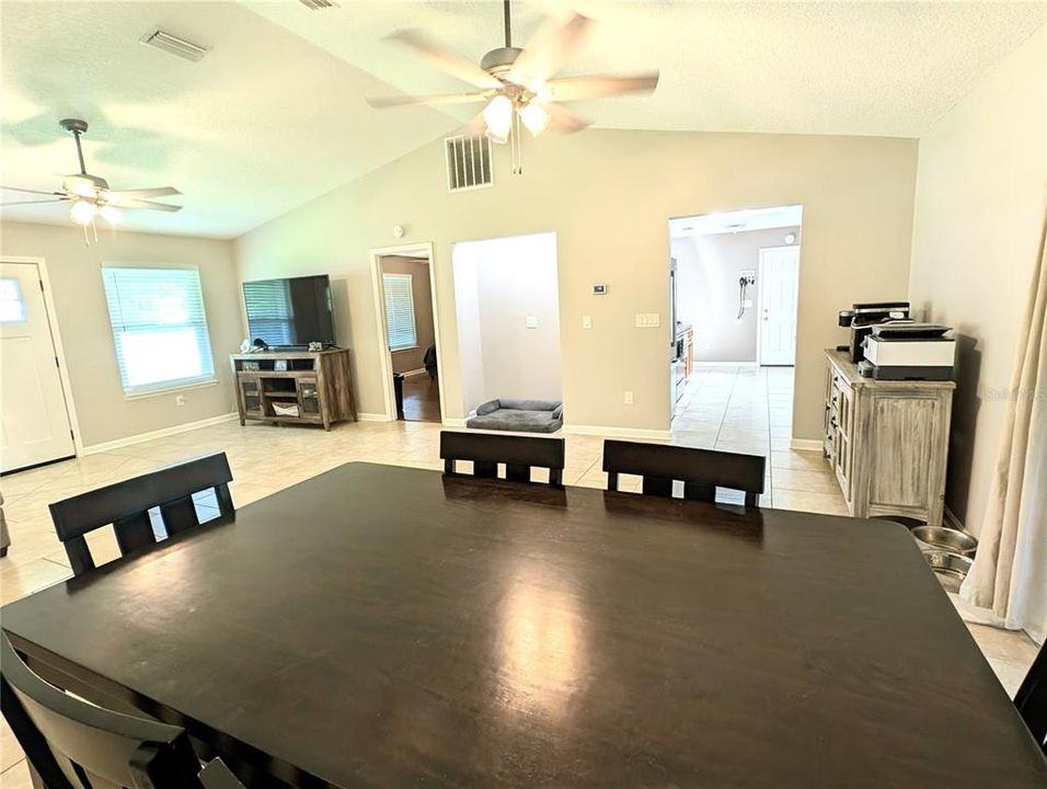 For Sale: $359,900 (3 beds, 2 baths, 1400 Square Feet)