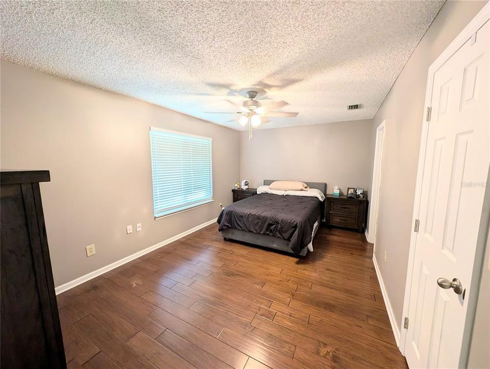 For Sale: $359,900 (3 beds, 2 baths, 1400 Square Feet)