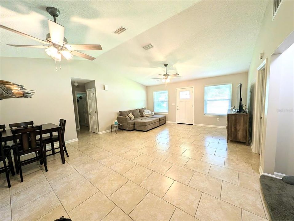 For Sale: $359,900 (3 beds, 2 baths, 1400 Square Feet)