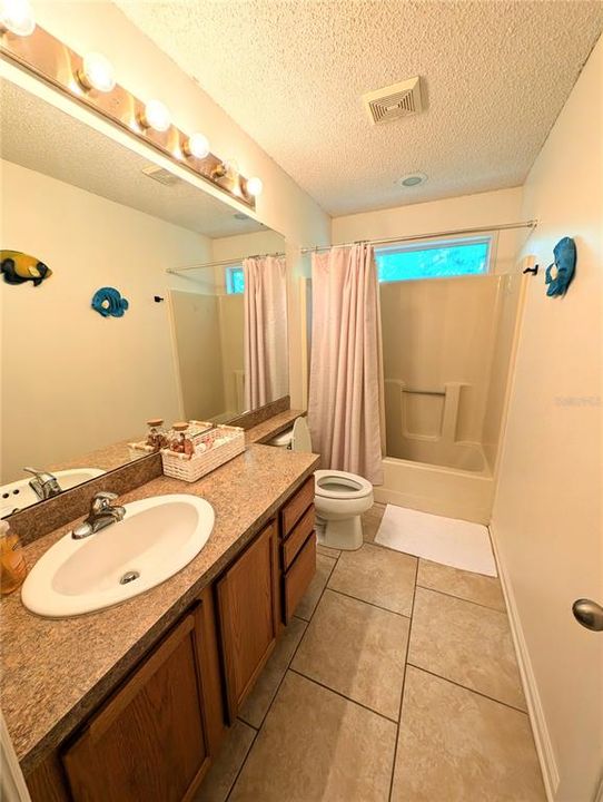 For Sale: $359,900 (3 beds, 2 baths, 1400 Square Feet)