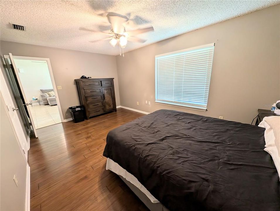 For Sale: $359,900 (3 beds, 2 baths, 1400 Square Feet)