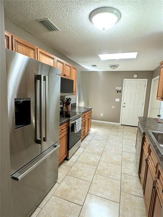 For Sale: $359,900 (3 beds, 2 baths, 1400 Square Feet)