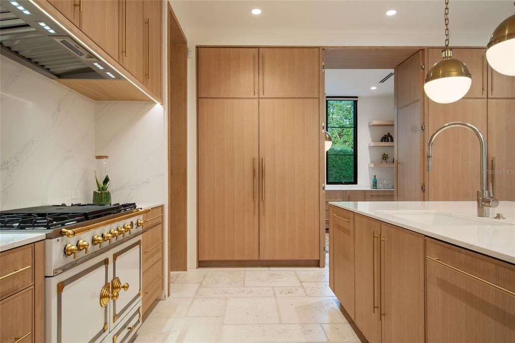 На продажу: $4,545,000 (4 спален, 4 ванн, 4181 Квадратных фут)