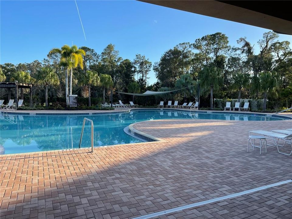 Под контрактом: $3,000 (4 спален, 2 ванн, 1828 Квадратных фут)