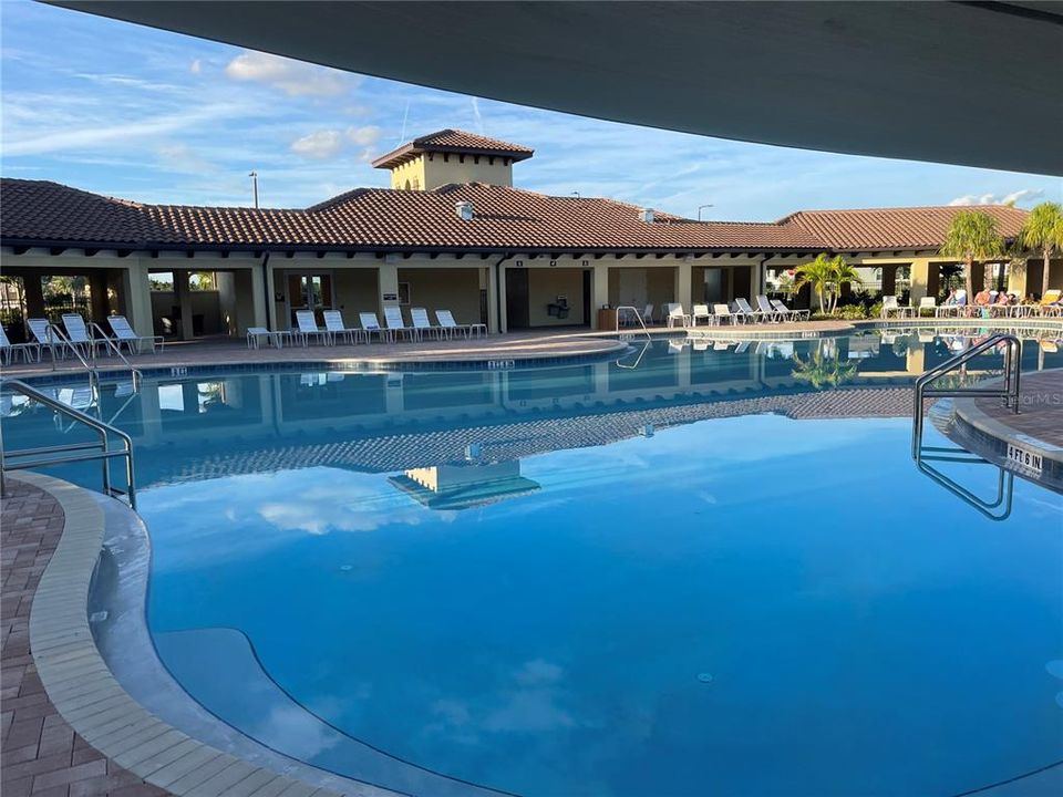 Под контрактом: $3,000 (4 спален, 2 ванн, 1828 Квадратных фут)