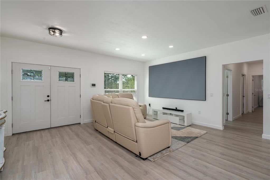 На продажу: $359,900 (3 спален, 2 ванн, 1758 Квадратных фут)