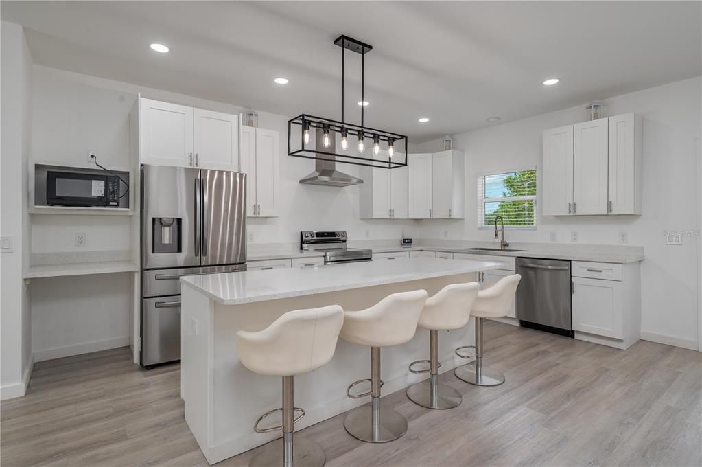 На продажу: $359,900 (3 спален, 2 ванн, 1758 Квадратных фут)