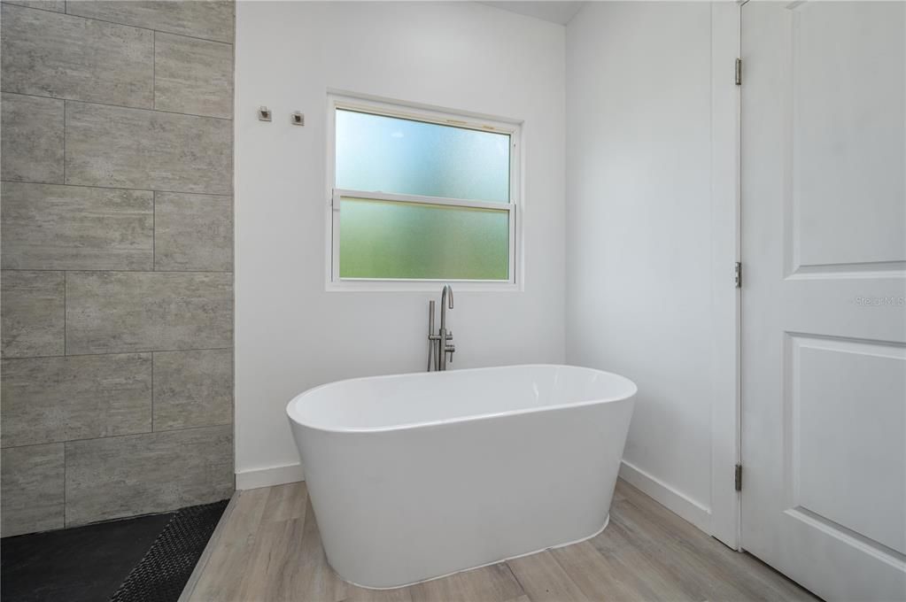 На продажу: $359,900 (3 спален, 2 ванн, 1758 Квадратных фут)