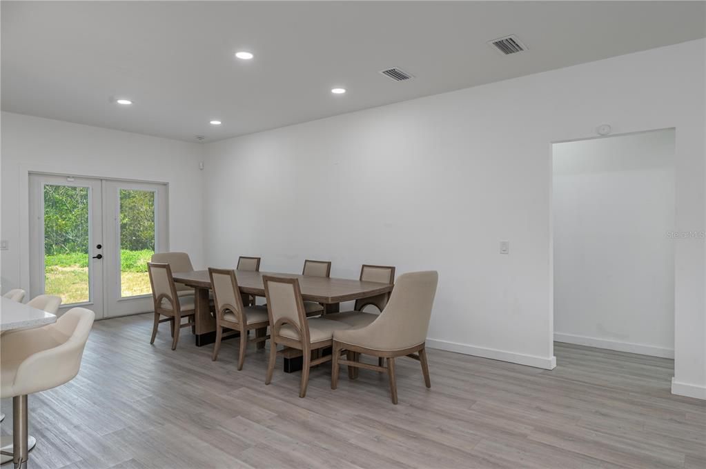 На продажу: $359,900 (3 спален, 2 ванн, 1758 Квадратных фут)