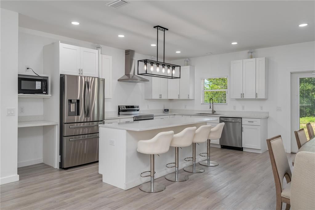 На продажу: $359,900 (3 спален, 2 ванн, 1758 Квадратных фут)