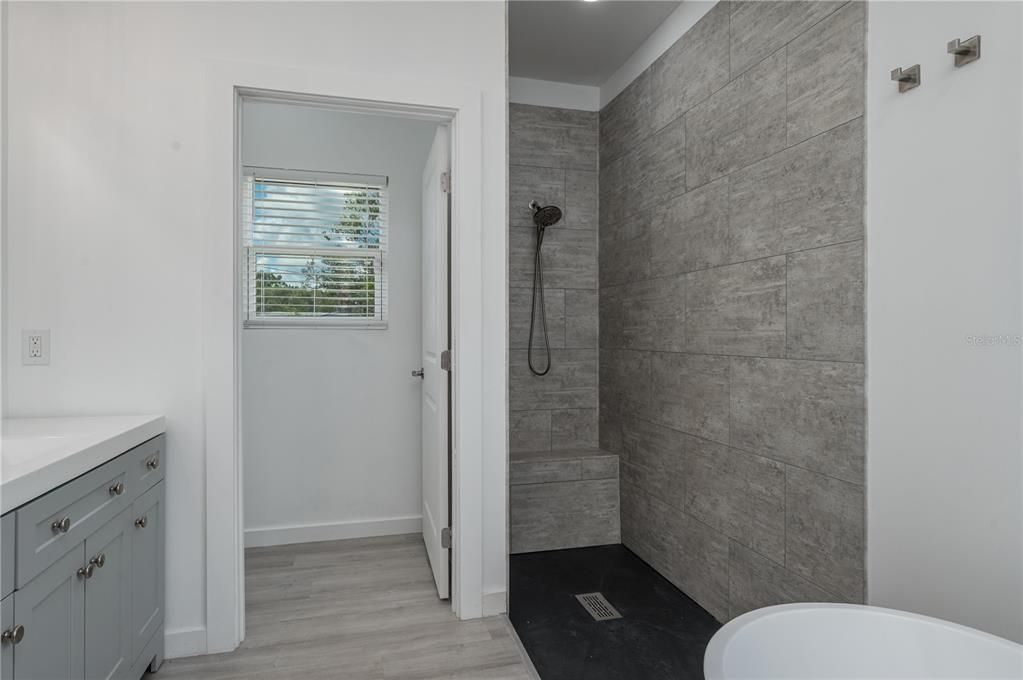 На продажу: $359,900 (3 спален, 2 ванн, 1758 Квадратных фут)