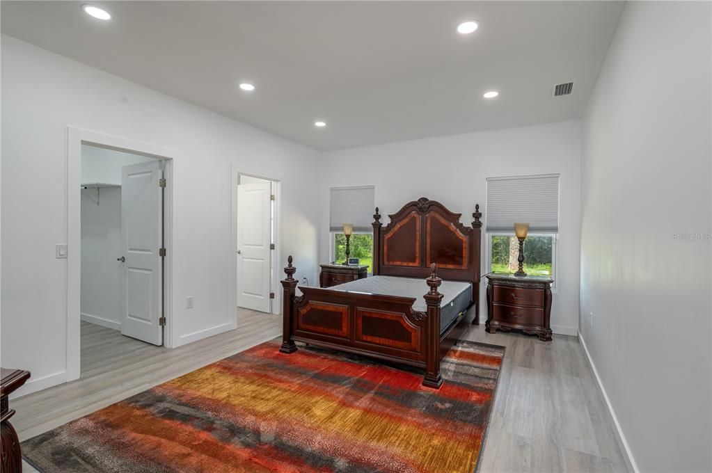 На продажу: $359,900 (3 спален, 2 ванн, 1758 Квадратных фут)