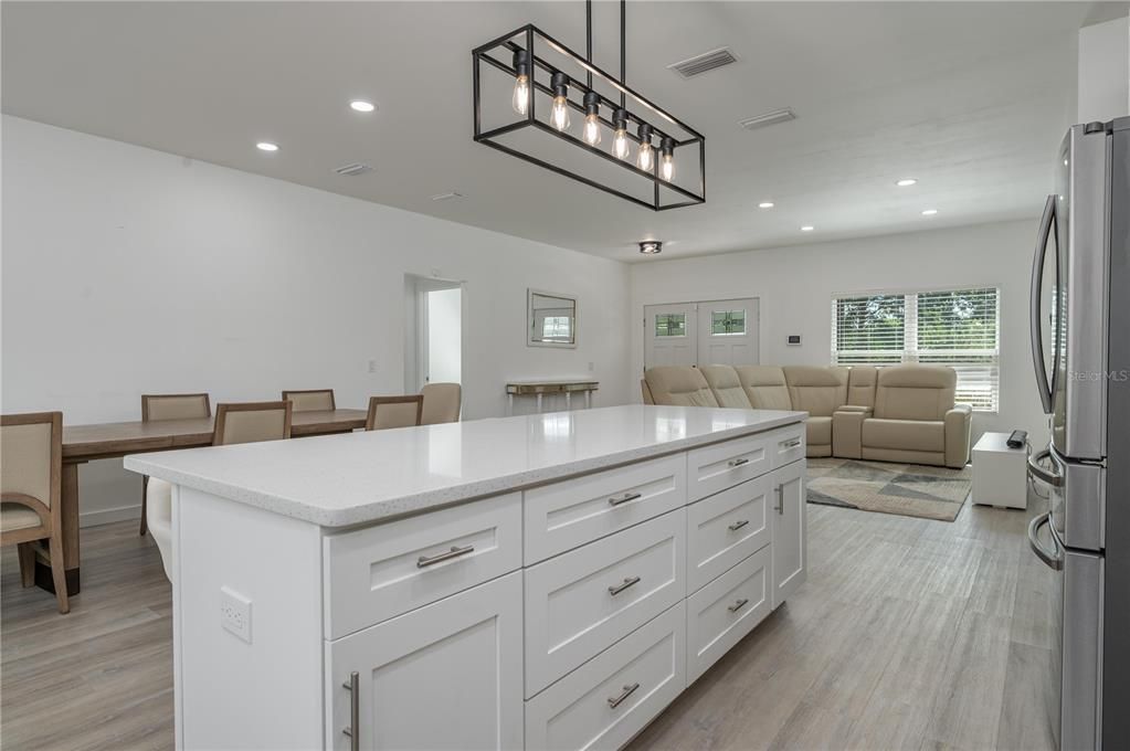 На продажу: $359,900 (3 спален, 2 ванн, 1758 Квадратных фут)