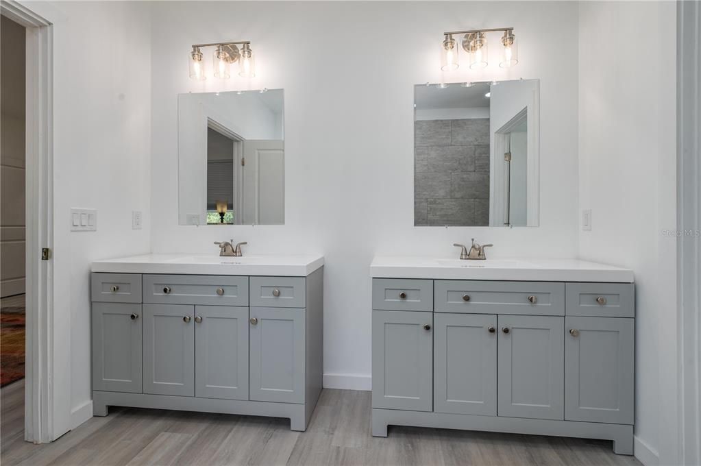 На продажу: $359,900 (3 спален, 2 ванн, 1758 Квадратных фут)