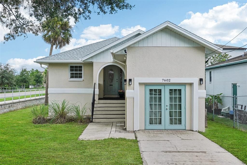 For Sale: $425,000 (3 beds, 2 baths, 1327 Square Feet)