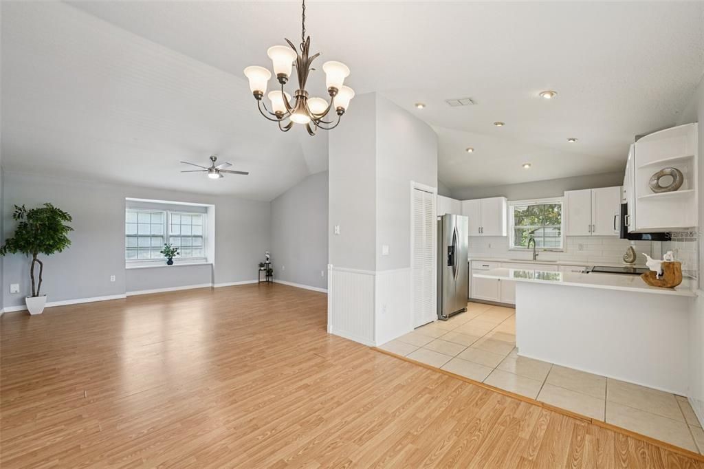 For Sale: $425,000 (3 beds, 2 baths, 1327 Square Feet)