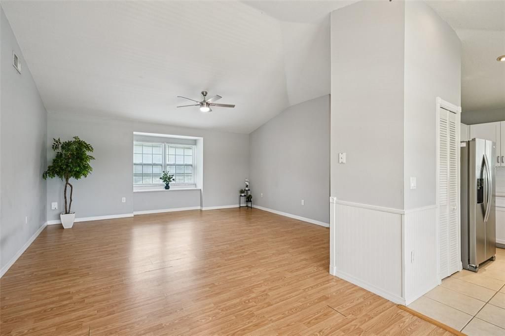 For Sale: $425,000 (3 beds, 2 baths, 1327 Square Feet)