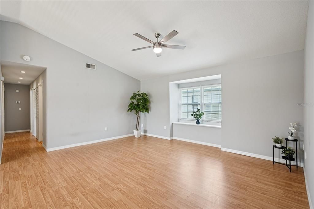 For Sale: $425,000 (3 beds, 2 baths, 1327 Square Feet)
