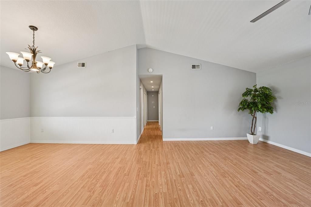 For Sale: $425,000 (3 beds, 2 baths, 1327 Square Feet)