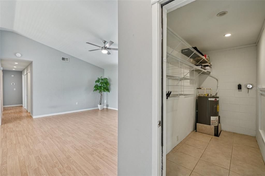 For Sale: $425,000 (3 beds, 2 baths, 1327 Square Feet)