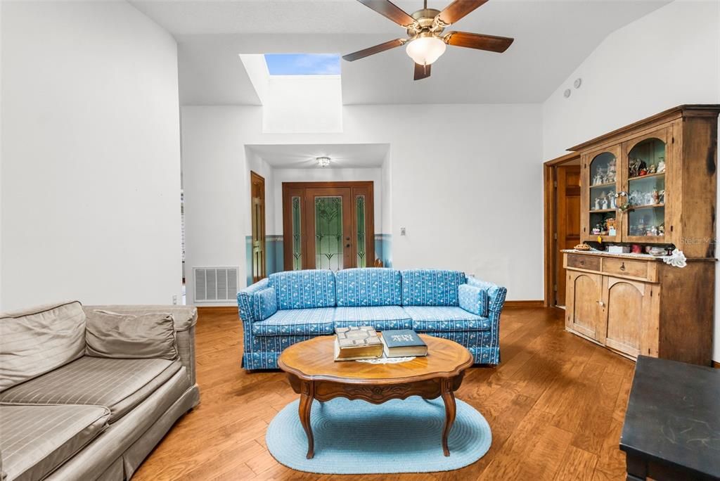 En Venta: $995,000 (3 camas, 3 baños, 2752 Pies cuadrados)