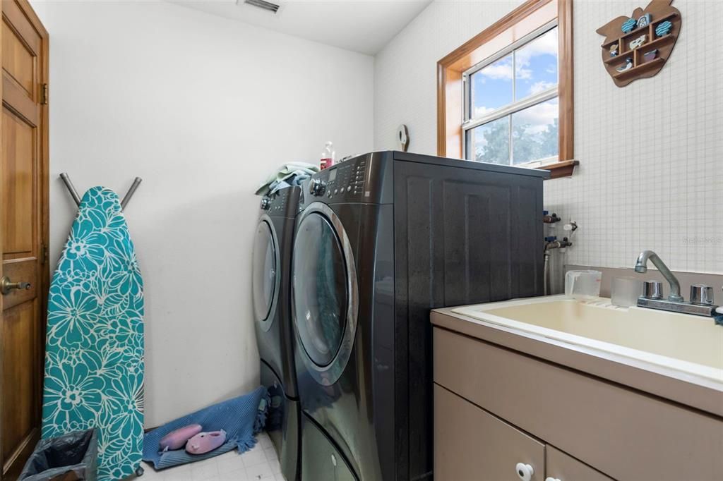 En Venta: $995,000 (3 camas, 3 baños, 2752 Pies cuadrados)