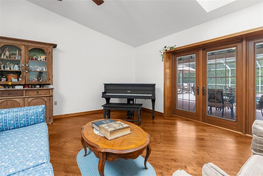 En Venta: $995,000 (3 camas, 3 baños, 2752 Pies cuadrados)