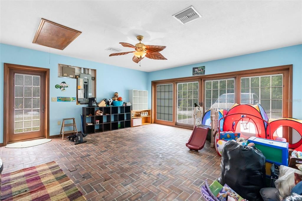 En Venta: $995,000 (3 camas, 3 baños, 2752 Pies cuadrados)