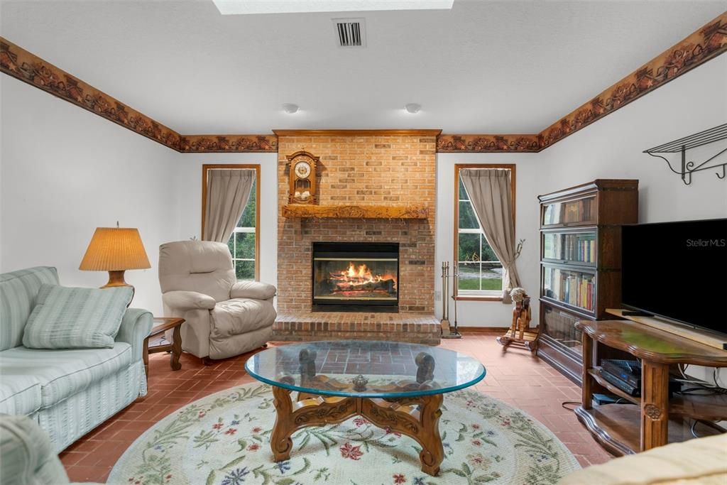 En Venta: $995,000 (3 camas, 3 baños, 2752 Pies cuadrados)