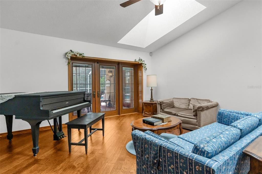 En Venta: $995,000 (3 camas, 3 baños, 2752 Pies cuadrados)