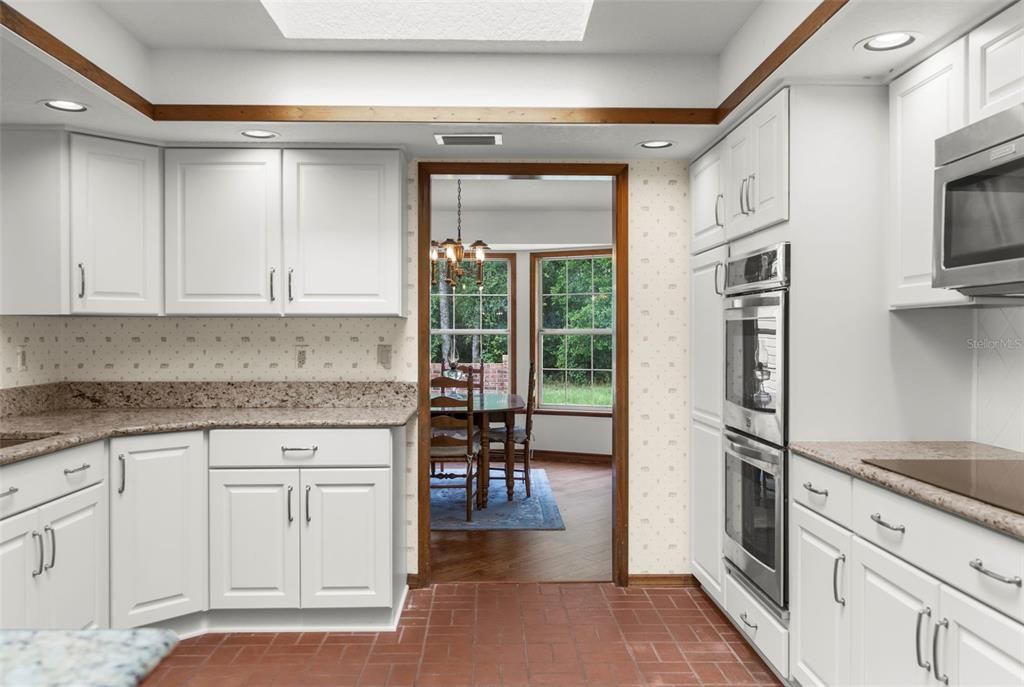 En Venta: $995,000 (3 camas, 3 baños, 2752 Pies cuadrados)