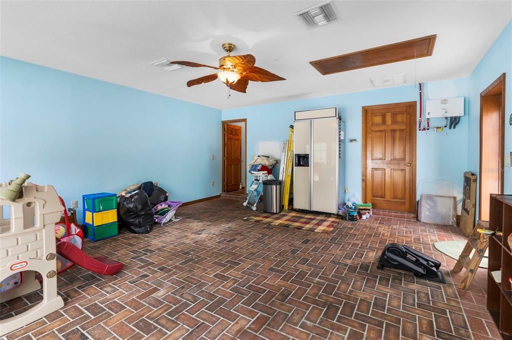 En Venta: $995,000 (3 camas, 3 baños, 2752 Pies cuadrados)