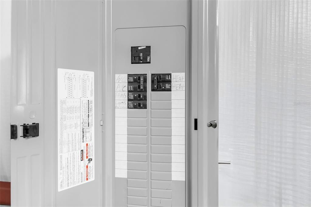 En Venta: $995,000 (3 camas, 3 baños, 2752 Pies cuadrados)