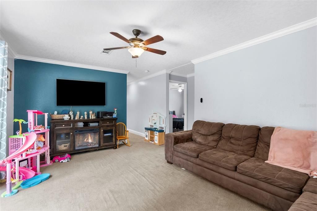 En Venta: $995,000 (5 camas, 3 baños, 2128 Pies cuadrados)