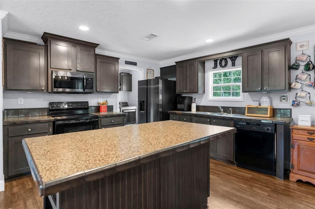 En Venta: $995,000 (5 camas, 3 baños, 2128 Pies cuadrados)