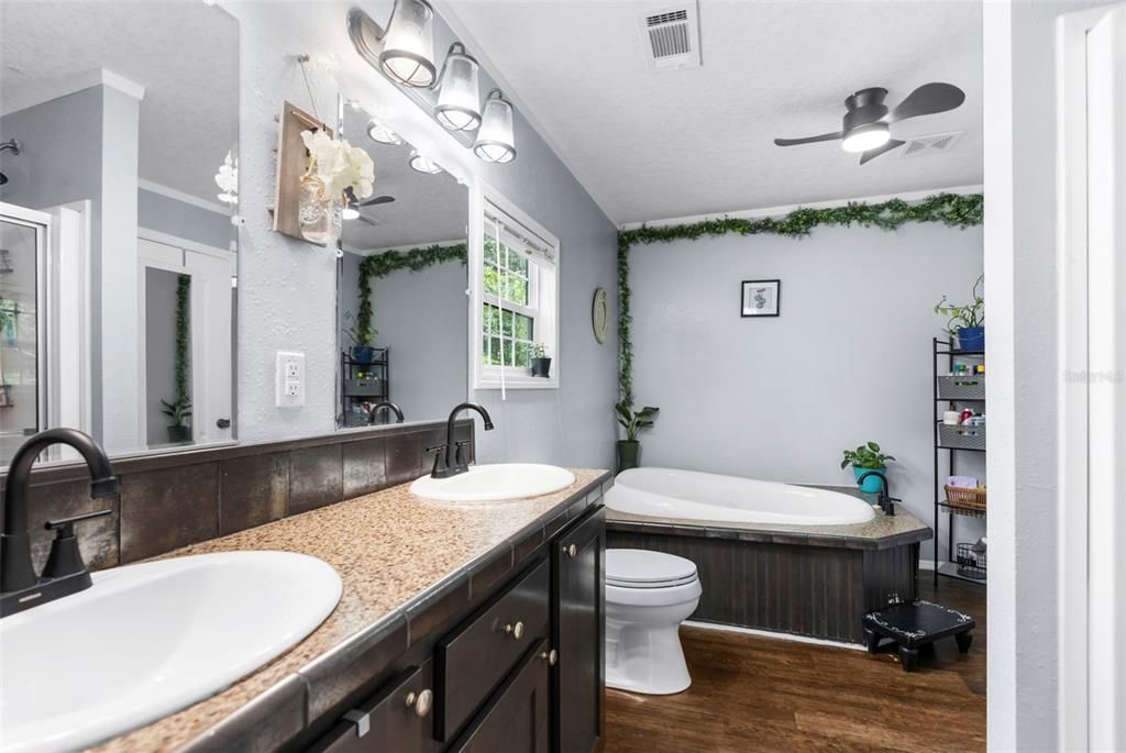 En Venta: $995,000 (5 camas, 3 baños, 2128 Pies cuadrados)