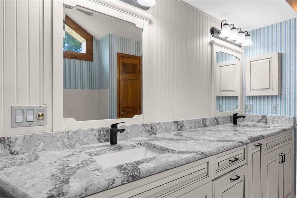 En Venta: $995,000 (5 camas, 3 baños, 2128 Pies cuadrados)