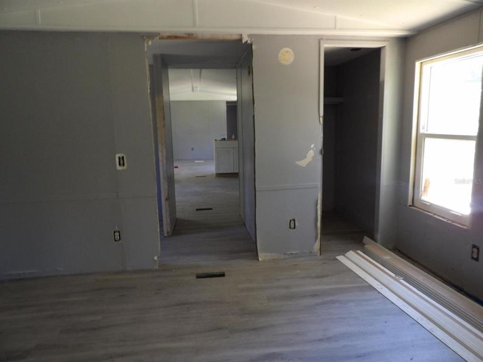 For Sale: $198,000 (3 beds, 2 baths, 1064 Square Feet)