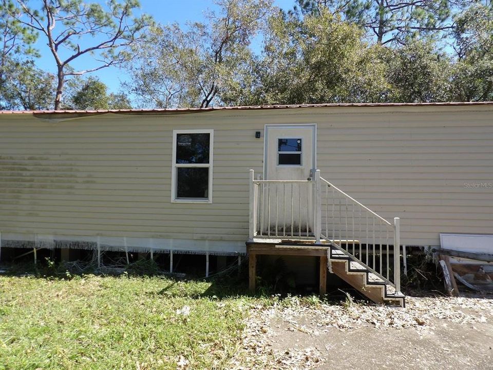 For Sale: $198,000 (3 beds, 2 baths, 1064 Square Feet)