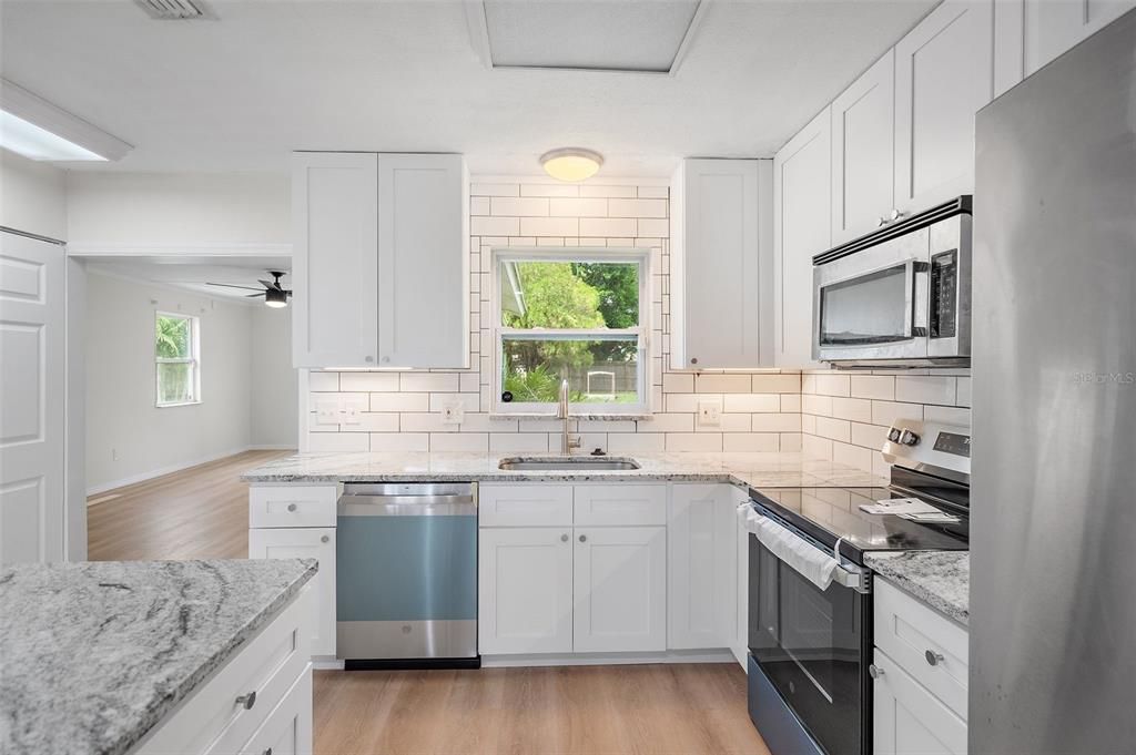 For Sale: $415,000 (3 beds, 2 baths, 1472 Square Feet)