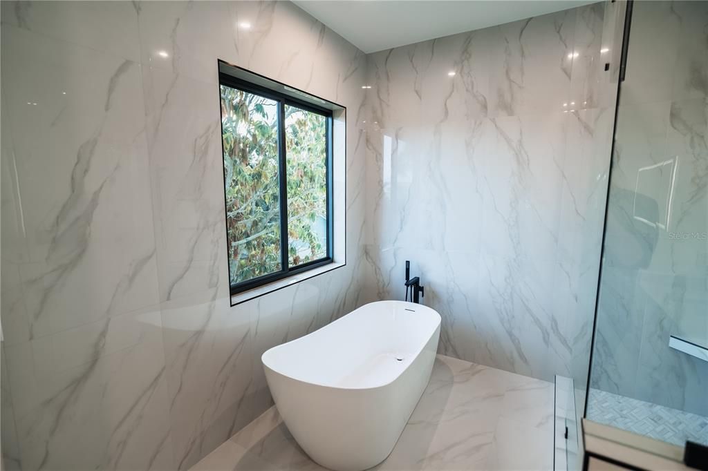 For Rent: $8,000 (3 beds, 3 baths, 3700 Square Feet)