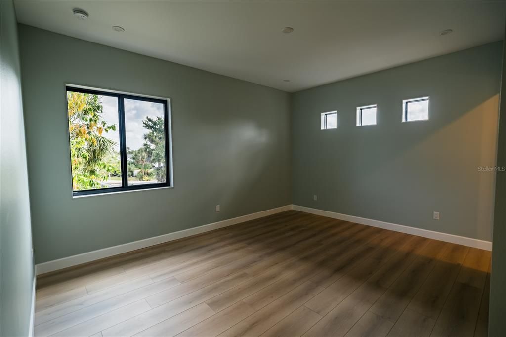 For Rent: $8,000 (3 beds, 3 baths, 3700 Square Feet)