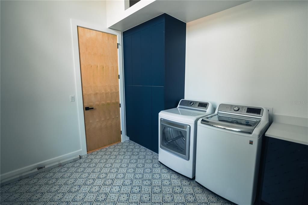 For Rent: $8,000 (3 beds, 3 baths, 3700 Square Feet)