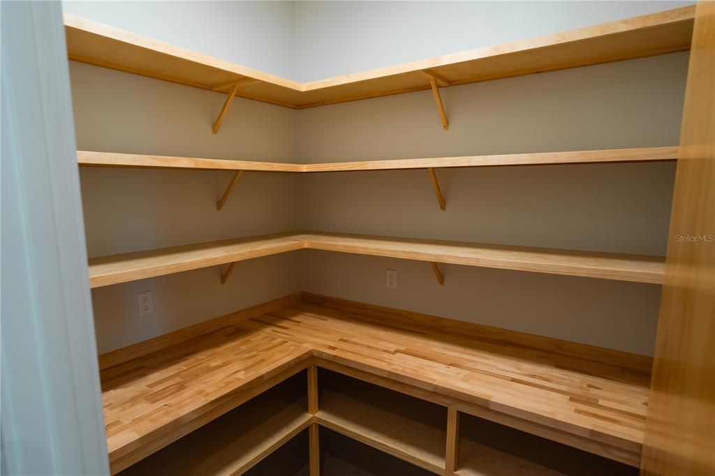 For Rent: $8,000 (3 beds, 3 baths, 3700 Square Feet)