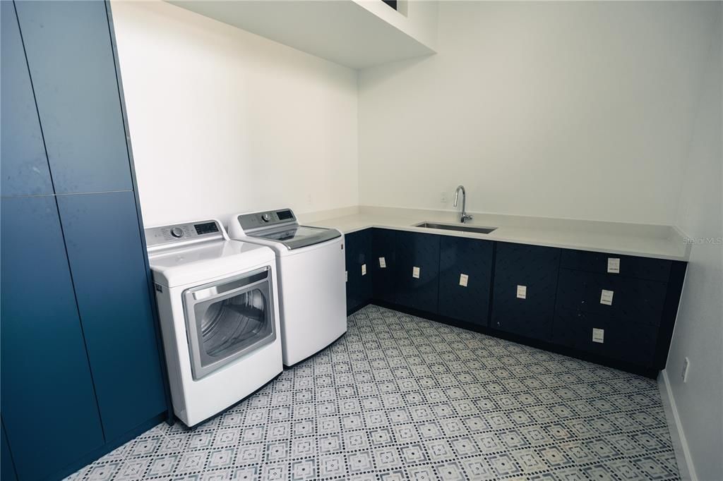 For Rent: $8,000 (3 beds, 3 baths, 3700 Square Feet)