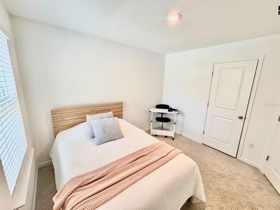 Activo con contrato: $345,000 (3 camas, 2 baños, 1559 Pies cuadrados)