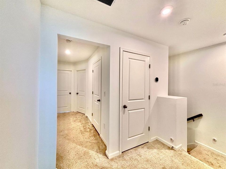 Activo con contrato: $345,000 (3 camas, 2 baños, 1559 Pies cuadrados)