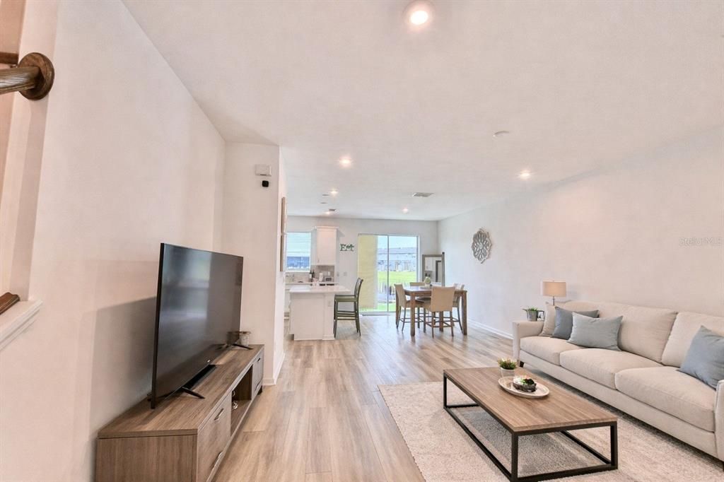 Activo con contrato: $345,000 (3 camas, 2 baños, 1559 Pies cuadrados)