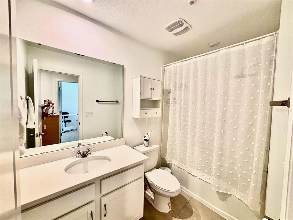 Activo con contrato: $345,000 (3 camas, 2 baños, 1559 Pies cuadrados)