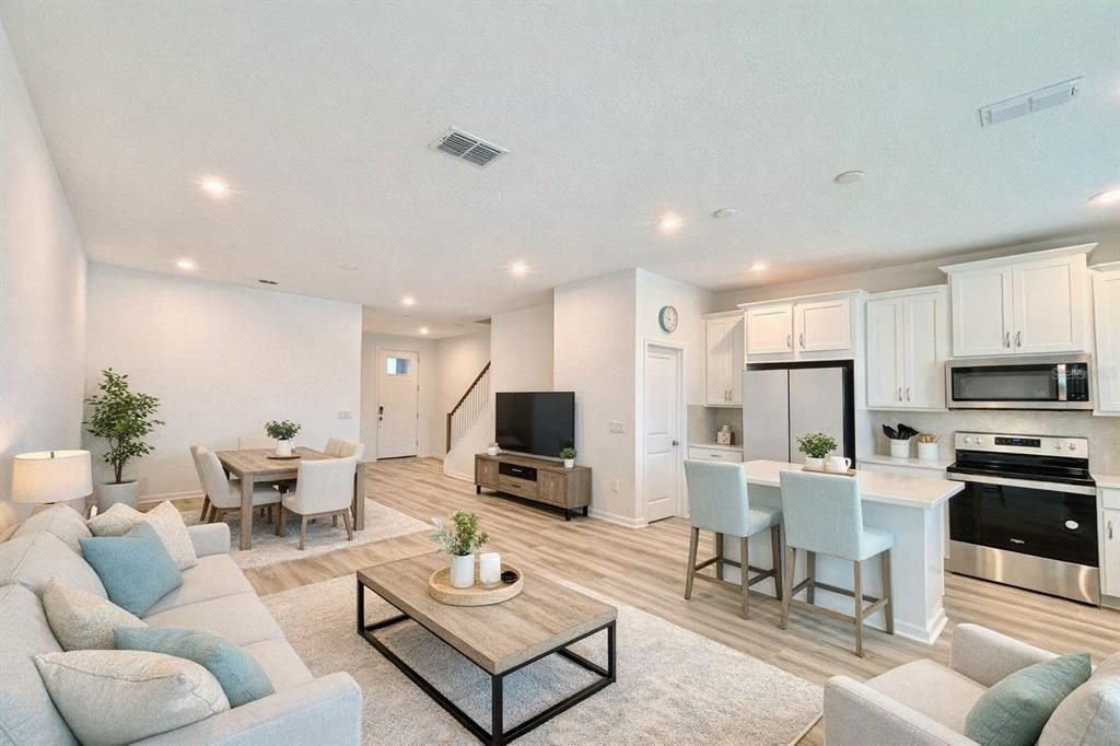 Activo con contrato: $345,000 (3 camas, 2 baños, 1559 Pies cuadrados)